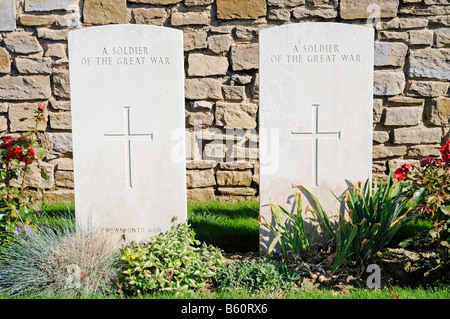 Due bianco pietre grave, sconosciuto anonimo, soldato graves, War Graves, caduti, Terlincthun British cimitero di guerra