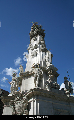 Dettaglio della Santissima Trinità pilastro con figurine di santi, 14 m. alto, barocca colonna della peste in ricordo dell'epidemia di Foto Stock