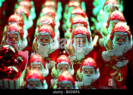 Cioccolata Lindt Babbo Natale sul display nella finestra Selfridges Foto Stock