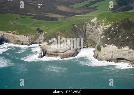 Costa scoscesa a Cape Farewell NW Nelson regione Isola del Sud della Nuova Zelanda antenna Foto Stock