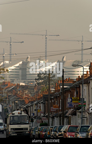 Queen Elizabeth Hospital la costruzione di gru viste Selly Oak super ospedale Queen Elizabeth in costruzione e parzialmente costruita Foto Stock