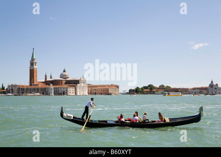 Gondola sul Canale di San Marco e San Giorgio Maggiore sul retro, Venezia, Veneto, Italia, Europa Foto Stock