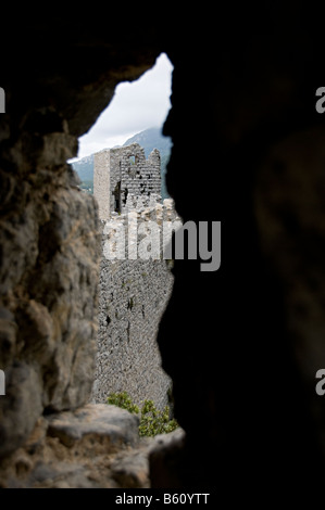 Il Castello di Puilaurens puilaurens in uno dei castelli catari nel sud della Francia uno dei torrioni di estremità Foto Stock