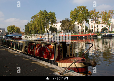 Imbarcazioni strette sul canal a Little Venice Londra GB UK Foto Stock