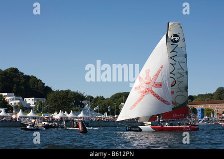 Catamarano, il Omanian Oman Sail in iShares Cup 2008, Kiel, Mar Baltico, Germania del Nord Europa Foto Stock