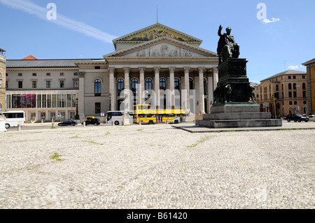 Nationaltheater, Oper, Opera House, tour in bus anteriore, Monaco di Baviera Foto Stock