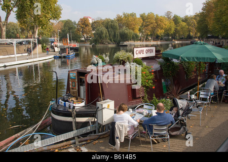 Cafe su strette barca sul Canal a Little Venice Londra GB UK Foto Stock