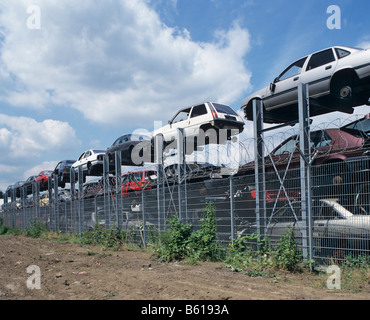 Auto telaio in metallo del sito di ripristino Foto Stock