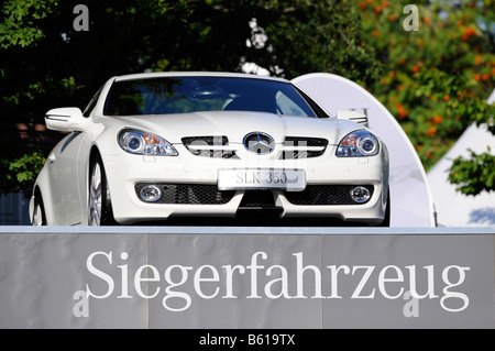 Mercedes SLK 350, vettura vincente sul podio, Mercedes-Cup, Stoccarda, Baden-Wuertemberg Foto Stock