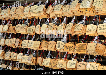 Ema (desideri) sul display al Tempio di Meiji, Yoyogi Park, Tokyo, Giappone Foto Stock