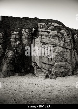 Piccola casa in Porthcurno ora in disuso. All'interno di 2 camere minuscole, scala. Costruito da Rowena Cade il fondatore del teatro Minack. Foto Stock