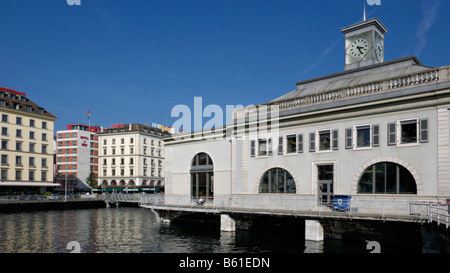 Arcade d'informazioni sul Pont de la Machine, Ginevra, Svizzera Foto Stock