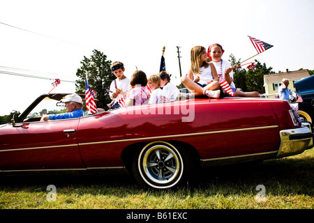 Classic Cars line up prima del 4 di luglio parade attraverso Irvington, va il Mercoledì, 4 luglio 2007. Foto Stock