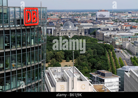 Vista Bahn-torre sulla Potsdamer Platz, Edificio del Reichstag e Porta di Brandeburgo, Berlino Foto Stock