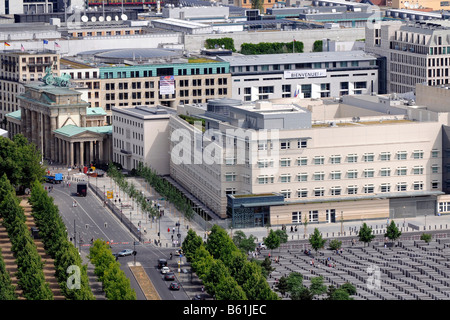 Vista la nuova ambasciata americana accanto alla Porta di Brandeburgo a Berlino Foto Stock