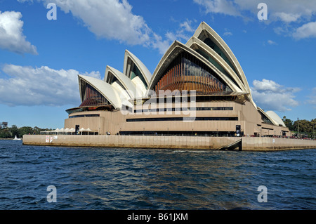 Sydney Opera House, vista dall'acqua, Sydney, Australia Foto Stock