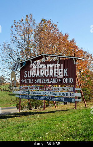 Segno di benvenuto Sugarcreek Ohio Holmes County comunità Amish U S Foto Stock