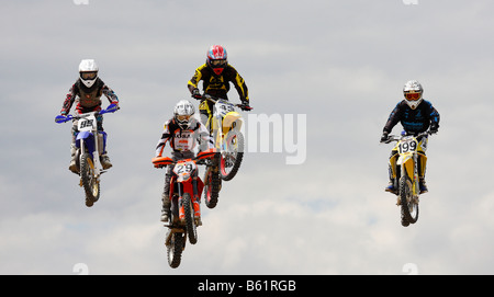 Quattro salti motocross piloti Foto Stock