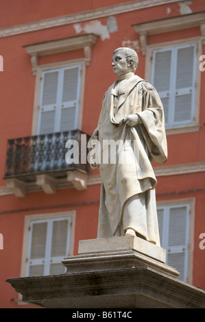 Marmornes statua dello storico Domenico Alberto Azuni (1749 - 1827), Piazza Azuni, Sassari, Sardegna, Italia, Europa Foto Stock
