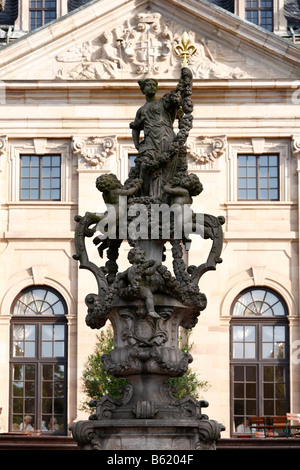 Floravase davanti l'Orangery, Fulda Rhoen, Hesse, Germania, Europa Foto Stock