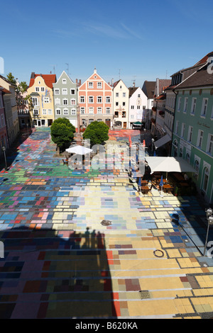 Piazza Marienplatz in Weilheim, pavimentazione con dipinti di Kandinsky, Pfaffenwinkel, Alta Baviera, Germania, Europa Foto Stock