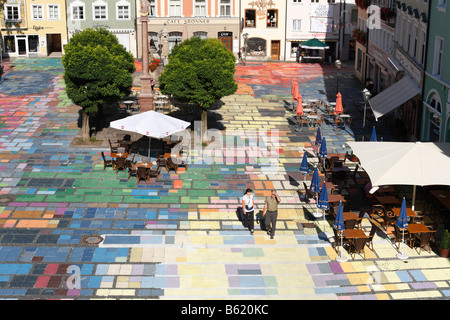 Piazza Marienplatz in Weilheim, pavimentazione con dipinti di Kandinsky, Pfaffenwinkel, Alta Baviera, Germania, Europa Foto Stock