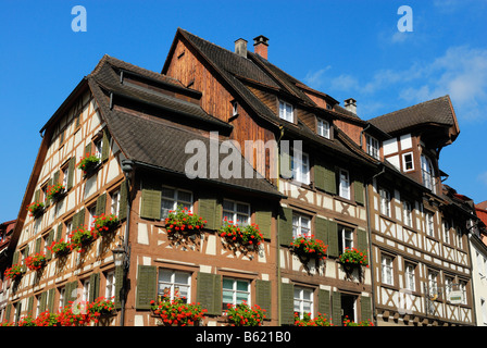 Metà storico-case con travi di legno nel centro storico di Meersburg, Bodensee distretto, Baden-Wuerttemberg, Germania, Europa Foto Stock