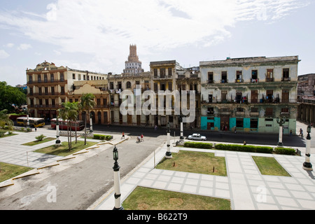 Vecchia casa facciate al Parque Central sul boulevard Paseo de Marti, quadrato al Capitol, Havana, Cuba, Caraibi Foto Stock