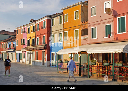 Facciate colorate, Isola di Burano, Venezia, Italia e Europa Foto Stock