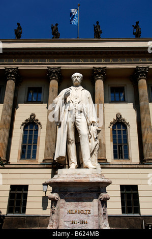 Monumento di Helmholtz per davanti alla Humboldt University di Berlino, Germania, Europa Foto Stock