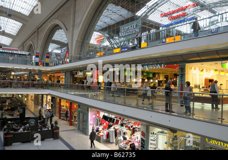 Il lungomare di Leipzig Hauptbahnhof o stazione ferroviaria centrale, in Sassonia, Germania, Europa Foto Stock