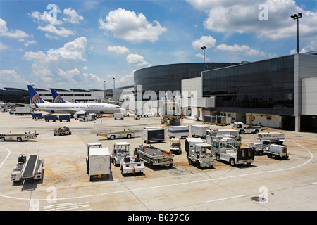 Area della catenaria e edificio aeroportuale, Continental Airlines aerei e di sdoganamento veicoli, George Bush Ai internazionali Foto Stock