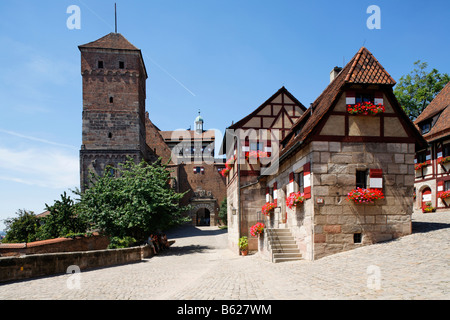 Il Castello di Norimberga o Kaiserburg, semi-case con travi di legno, Heidenturm, Norimberga, Media Franconia, Baviera, Germania, Europa Foto Stock