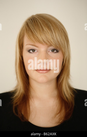 Il 15-anno-vecchia ragazza trucco da indossare Foto Stock