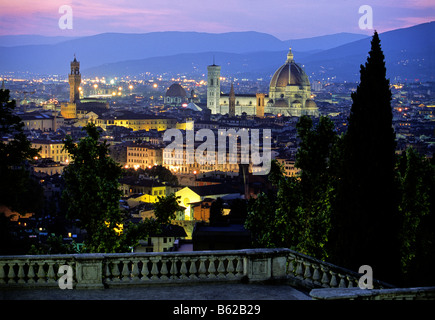 Palazzo Vecchio e Cattedrale di Santa Maria del Fiore, Firenze, Toscana, Italia Europa Foto Stock