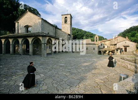 I monaci, Chiesa Maggiore e Chiesa di Santa Maria degli Angeli, La Verna convento francescano, Bibbiena, Casentino, Arezzo Provincia Foto Stock