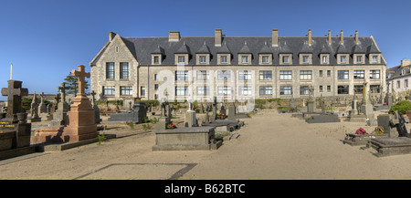 Station Biologique Roscoff, della biologia marina e oceanografia Ricerca e centro di insegnamento e il cimitero del Commonwealth a Roscoff, Foto Stock