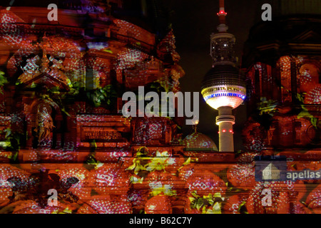 La cattedrale e la torre della televisione di Berlino, Germania Foto Stock