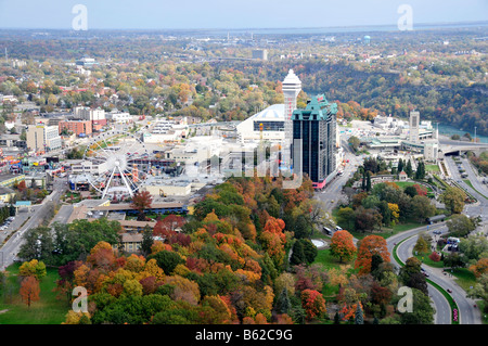 Caduta Vista aerea del Fiume Niagara e Niagara Ontario Canada dalla Torre Skylon Foto Stock