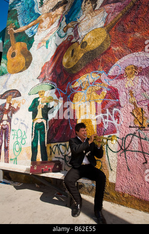 Lettore Mariachi Boyle Heights a Los Angeles California Stati Uniti d'America Foto Stock