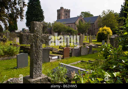 Il priorato di Chiesa di Santa Maria in città mercato di Usk Monmouthshire South Wales UK Foto Stock