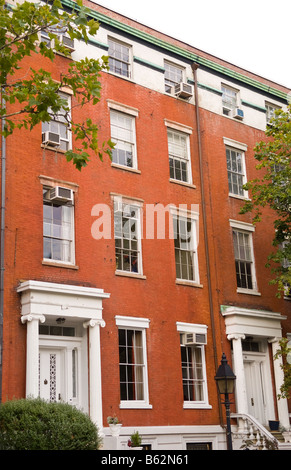 Bel vecchio edificio vittoriano nel Greenwich Village di Washington Square a New York City Foto Stock