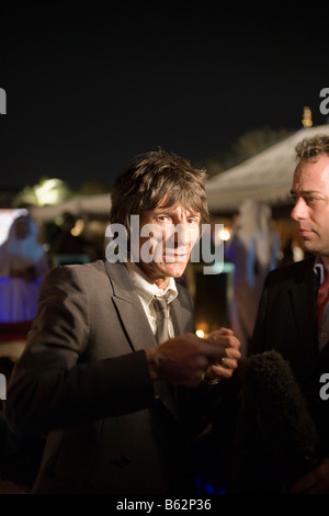 Ronnie Wood, Rolling Stones bassista, intervistata in apertura del Museo di Arte Islamica, Doha, Qatar Foto Stock