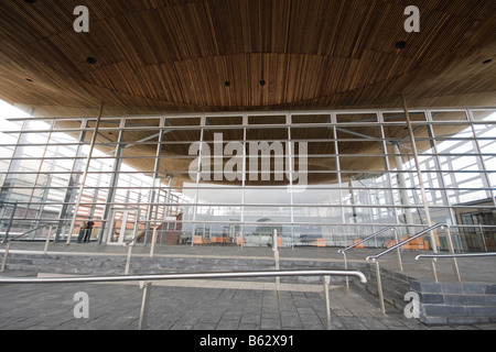 La facciata della Assemblea Nazionale di Welsh costruzione presso la Baia di Cardiff in Galles, Regno Unito Foto Stock