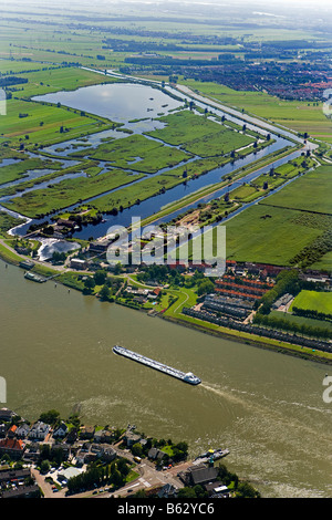 Paesi Bassi Zuid Holland Kinderdijk mulini a vento in polder Unesco World Heritage Site vicino al fiume Lek Foto Stock
