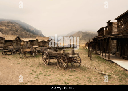 Abbandonati i carrelli a cavallo in una città vecchia città Trail, Cody, Wyoming USA Foto Stock