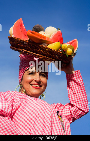 Ritratto di una donna matura la vendita di frutta Foto Stock