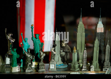 Replica dei famosi punti di riferimento americano in un negozio, Fifth Avenue, Manhattan, New York City, nello Stato di New York, Stati Uniti d'America Foto Stock