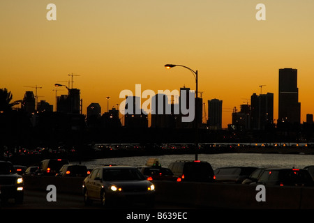 Silhouette di edifici al Waterfront, Miami, Miami-Dade County, Florida, Stati Uniti d'America Foto Stock