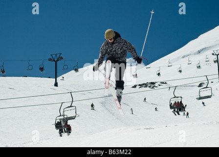 Salto con gli sci a Turoa campi da sci, Ruapehu, Nuova Zelanda Foto Stock